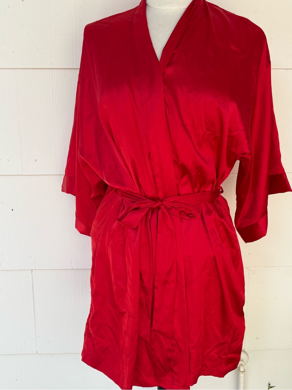 Victoria’s Secret satin kimono robe red silky side pockets coquette S/P-MM